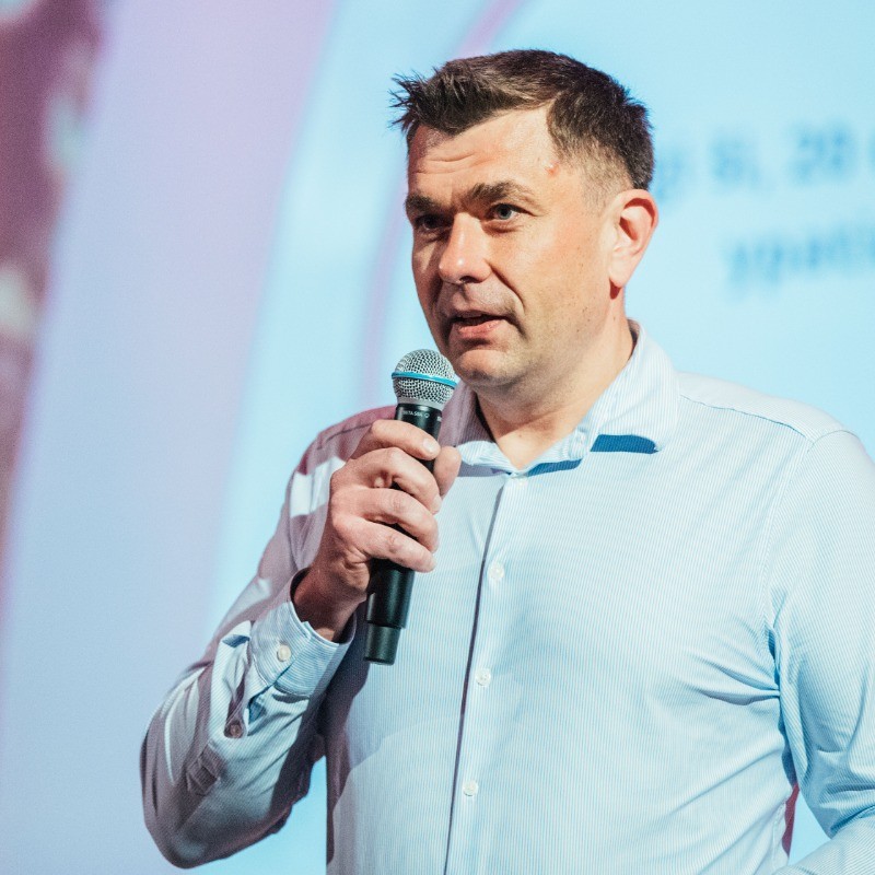 Donatas Zaveckas, CEO of Skaylink Lithuania and Moterra advisor, speaking at a conference