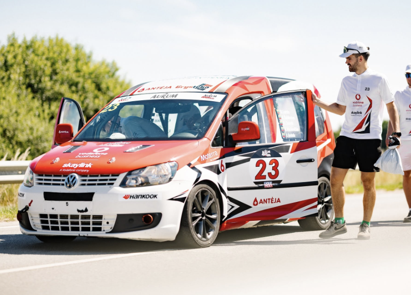 Team car and crew at the Aurum 1006 km rally
